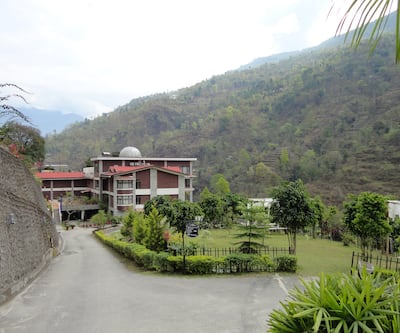 https://imgcld.yatra.com/ytimages/image/upload/t_hotel_yatra_city_desktop/v1413269108/Domestic Hotels/Hotels_Pelling/Club Mahidra Baiguney/Overview.jpg